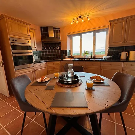 Cosy In Richmond With Spectacular Views